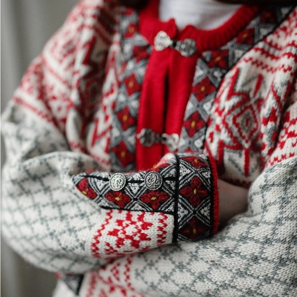 VINTAGE Dale of Norway Scandi Wool Knit Fair Isle Sweater